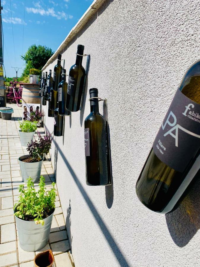 Penzion Vinarstvi Fabikovic Velké Bílovice Buitenkant foto